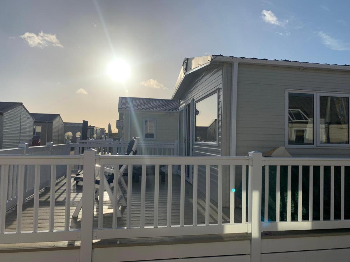 Mv7 Suffolk Sands Holiday Park Felixstowe Bagian luar foto